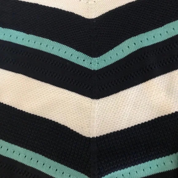Bonita Chevron Soft Knit Sweater - Size L - Picture 4 of 10